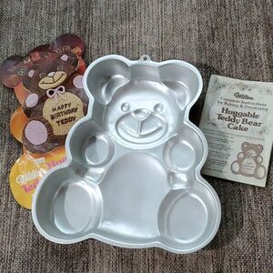 Wilson | 1982 Huggable Teddy Bear Pan
